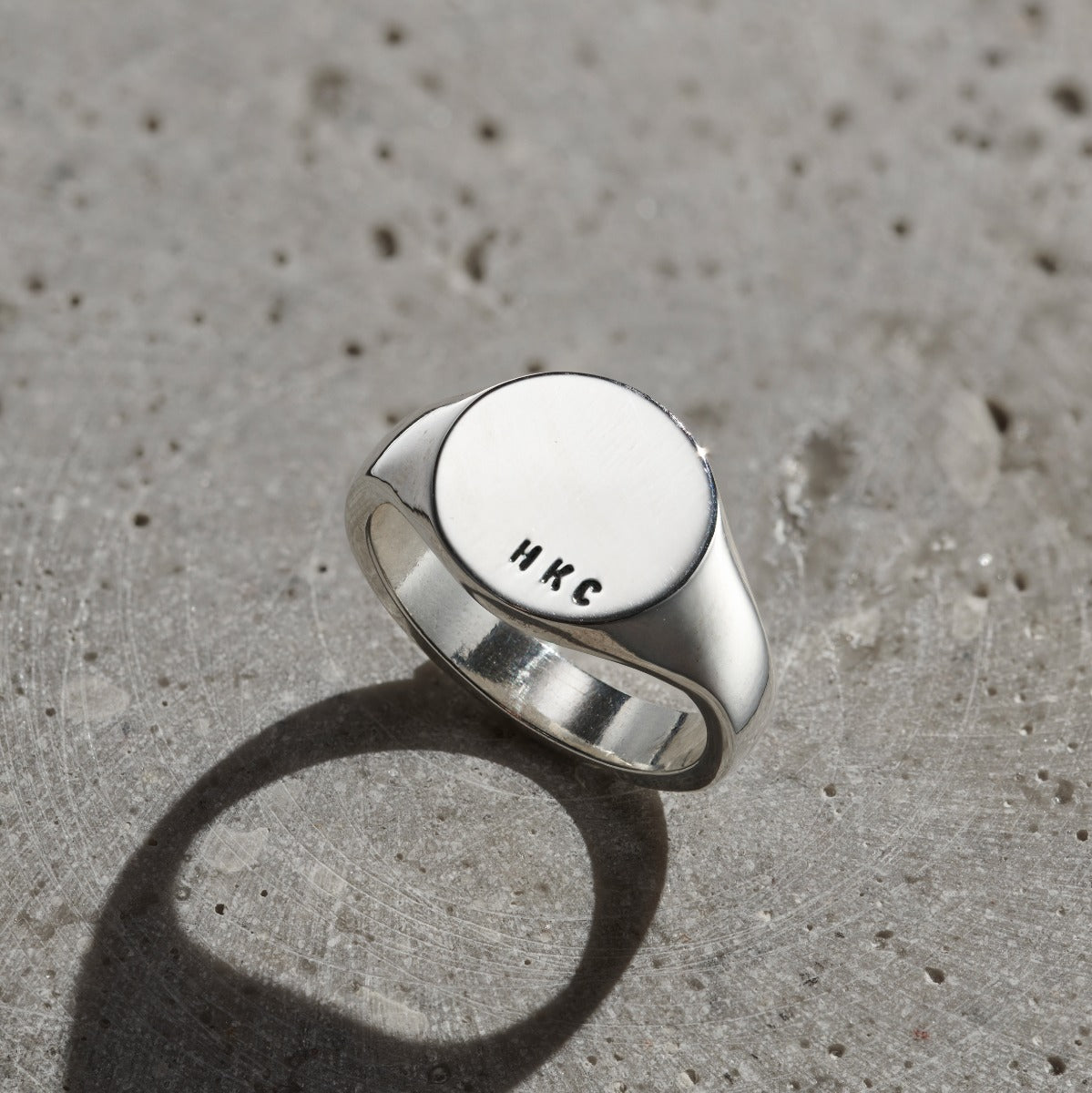 Men's Chunky Circle Initial Signet Ring